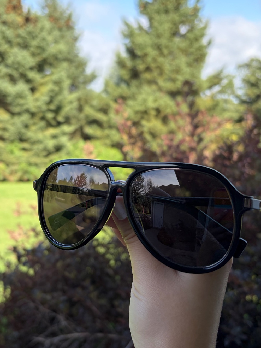 Marc Jacob’s black aviator sunglasses